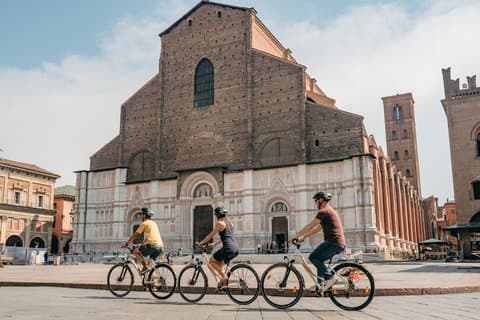 Tour en bicicleta por Bolonia : explore el casco antiguo y los lugares secretos