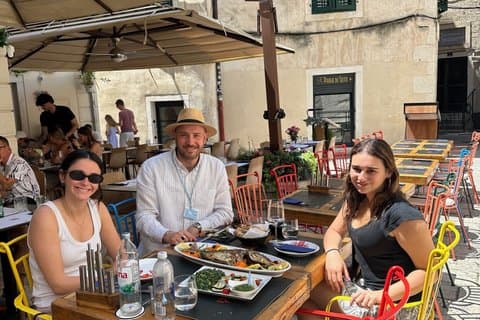 Visite gastronomique privée : Vins et fruits de mer avec un chef local