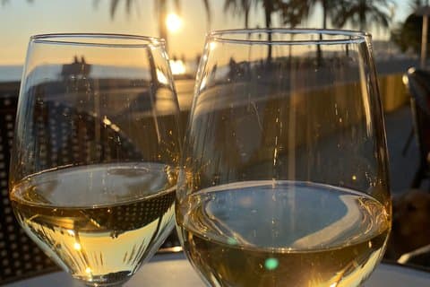 Secret Nice Wine Tour with Three Wines and Local Aperitif