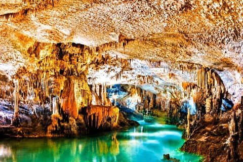 Private Jeita-Grotte, Dog River Inscriptions & Byblos Tour