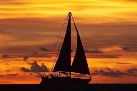Pôr do sol e gin: passeio de barco com degustação de gin tônica em Alicante