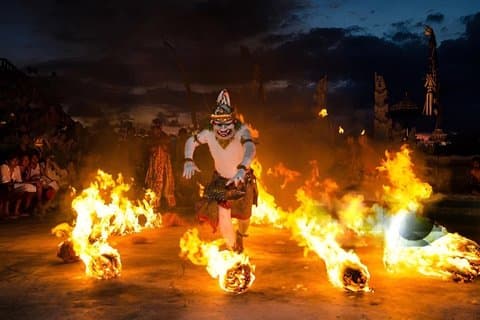 ¡Mejor precio!Actuación de danza Kecak en Uluwatu + Templo Taman Ayun, etc. [Tour privado de 1 día | Traslado al hotel | Inglés y japonés]