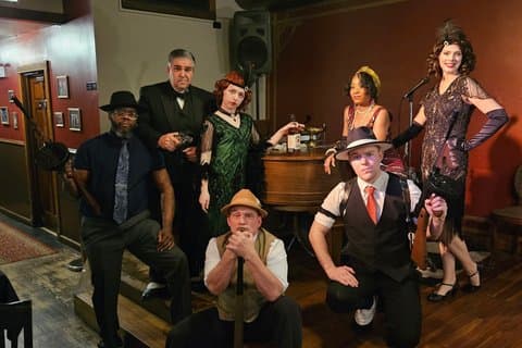 Hoteller i nærheden af Vito's Vault Chicago Speakeasy Dinner Theatre