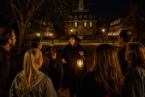 Excursión clásica a pie de fantasmas originales de Williamsburg colonial