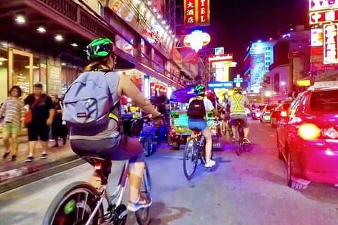 Bangkok Night Bike Tour: Chinatown, Temples & Street Dinner