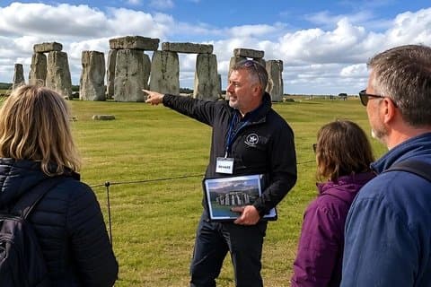 Private Stonehenge Bath & Cotsworlds Day Tour saindo de Londres 14 hóspedes