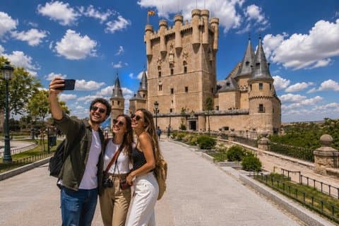 Segovia Día Completo o Medio Día con Visita Guiada a Pie