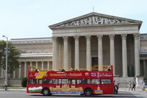 Bus hop-on hop-off Budapest avec visite à pied