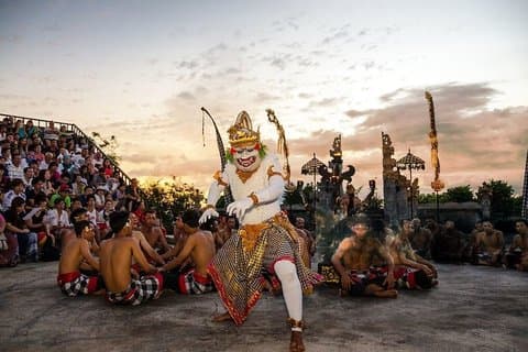 Beste prijs‼️Kecak-dansvoorstelling in Uluwatu + Taman Ayun-tempel, etc. [1-daagse privétour | Hoteltransfer | Engels en Japans]