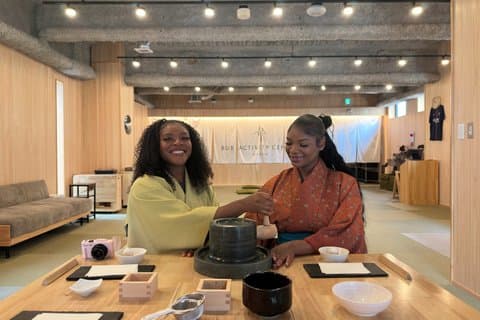 Tokyo : Matcha amichevole dalla foglia alla coppa con dolci