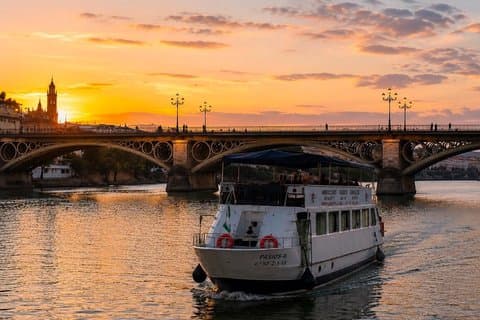 Cruzeiro de Flamenco no Rio Guadalquivir em Sevilha