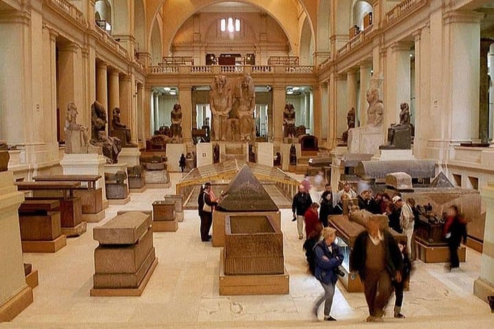 Guide on site Half Day Tour to old Egyptian Museum in Cairo