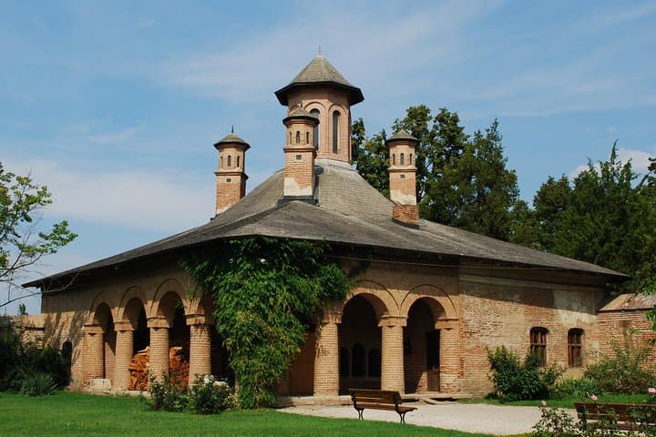 Discover Dracula's Tomb and Mogosoaia Palace - Private Tour from Bucharest