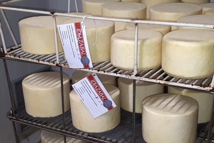 Idiazabal cheese tour from San Sebastian