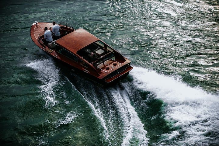 Luxurious, private day cruise with a waterlimousine to Szentendre