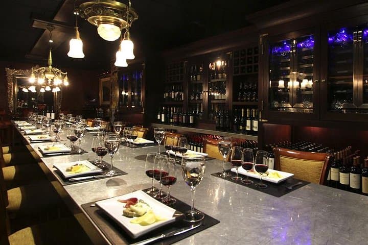 Buenos Aires by Night Private City Tour with Wine Tasting and Dinner Tango Show
