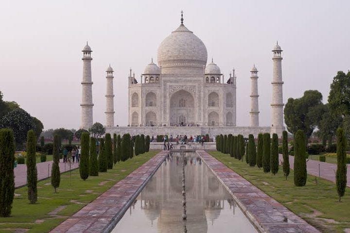 Agra Full day Sightseeing with Transports & Tour Guide