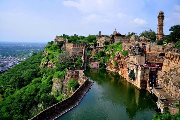 Guided Chittorgarh Fort From Udaipur With Drop At Jaipur