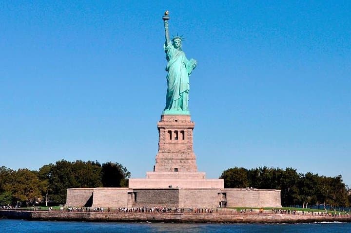 Lower Manhattan Tour with Statue of Liberty View