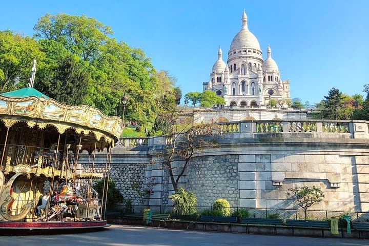 Fat Cat gets the Early Bird: Montmartre