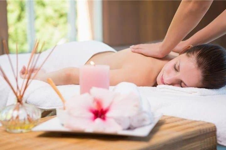 Delightful Private Shanghai Layover Tour with Full Body Massage