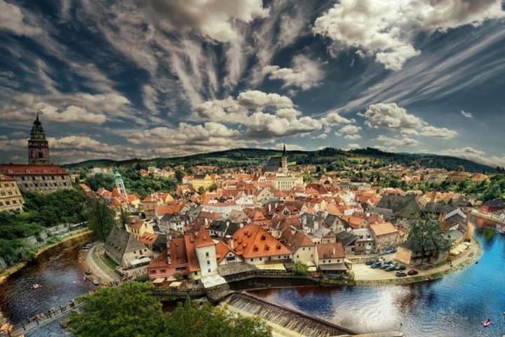Private one way Sightseeing Transfer from Prague to Hallstatt via Cesky Krumlov