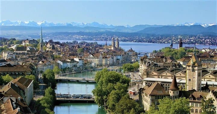 Zurich PRIVATE WALKING TOUR Including Panoramic Views