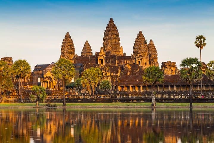 Local French Speaking Guide Angkor Wat Small-Group Tour