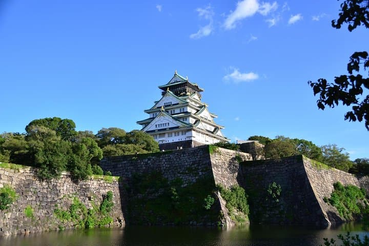 Osaka’s Best and Brightest: Private Full-Day Tour by Vehicle