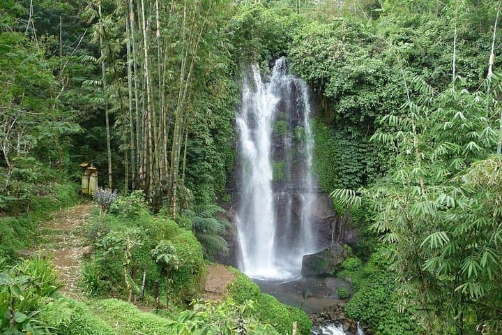 Munduk Waterfalls Trekking Tour