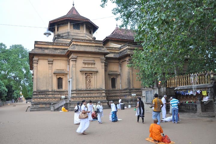 Shore Excursion Colombo Port to Kelaniya Temple & Colombo City for 1 to 2 People