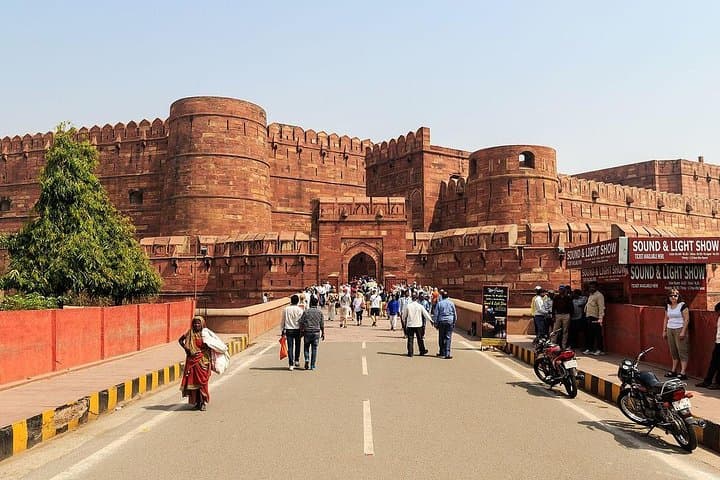 2 day trip to Agra from Pune without air tickets