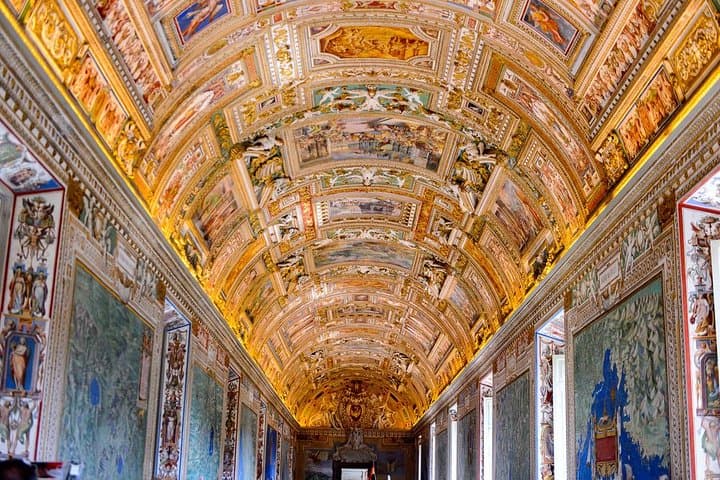 Skip the Line Tour: Vatican Museum + Sistine Chapel with Guide