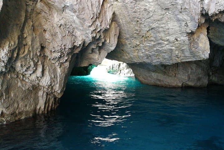 Discovery Capri Island by Boat from Capri