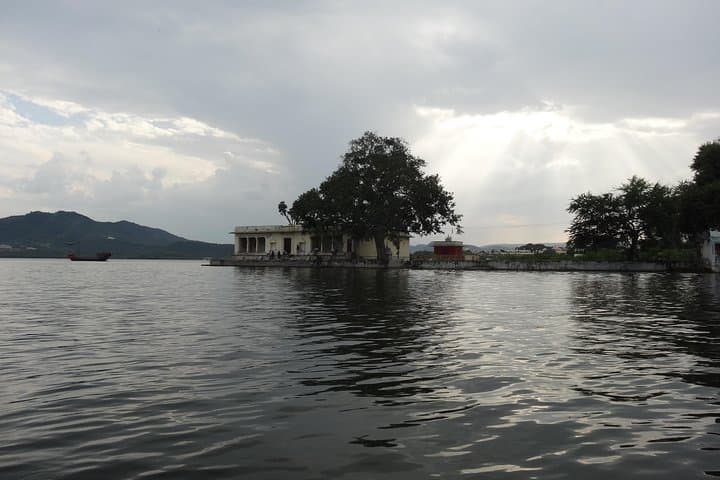 Udaipur - Boat ride at lake Pichhola