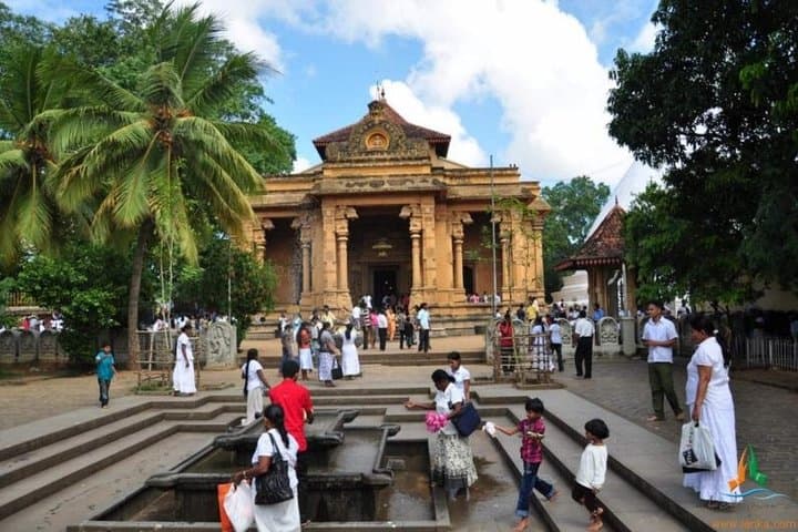 Colombo Shore Excursion to Panoramic Colombo with Kelaniya Temple