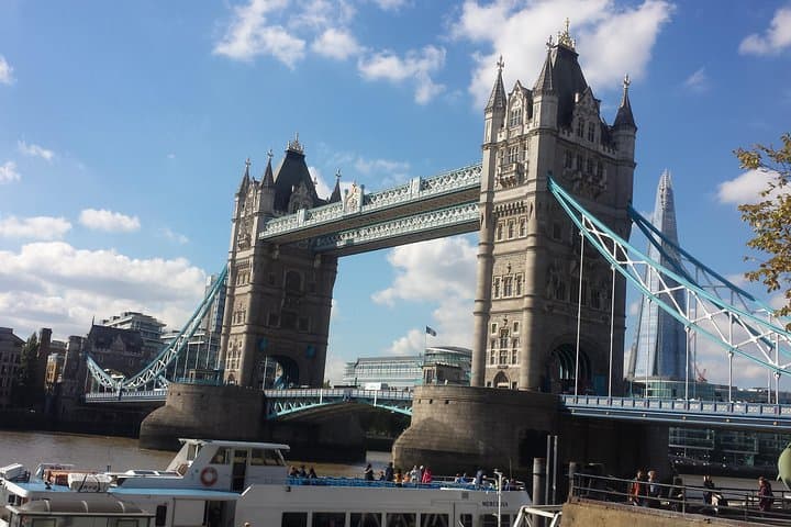 Private Round Trip Transfer from Heathrow Airport to London City