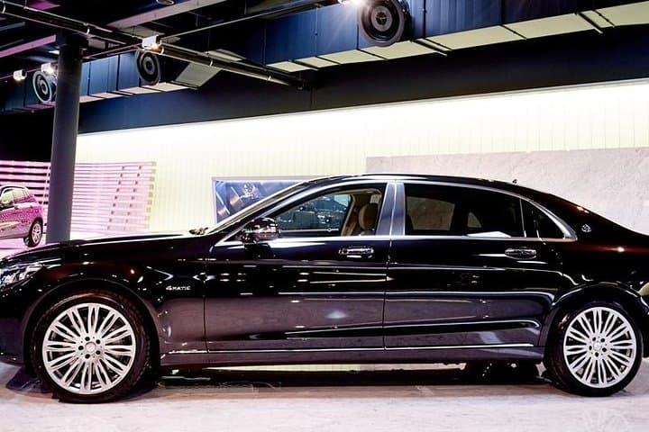Private Transfer: Toronto Pearson Airport or Mississauga City Black Car Service