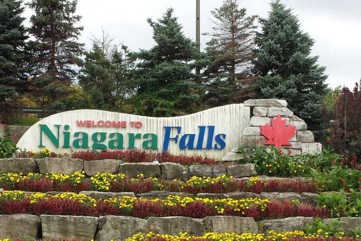 Low Cost :- Private Transfer Toronto Downtown to Niagara Falls Ont