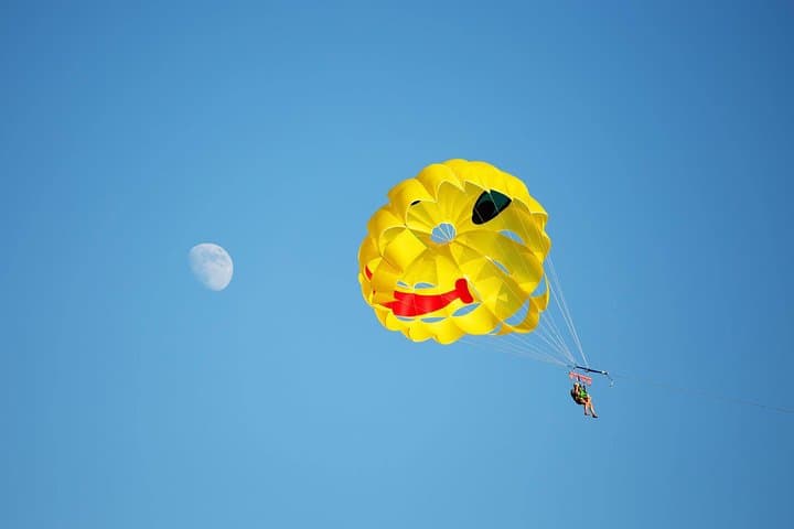 Maunalua Bay Higher Flyer Parasailing Adventure