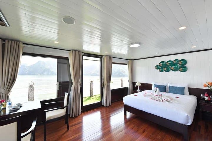 Overnight at 4 stars cruise - cheapest prices - high quality - all inclusions