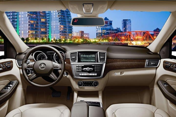 Manchester Private Transfer from central Manchester to Manchester Airport