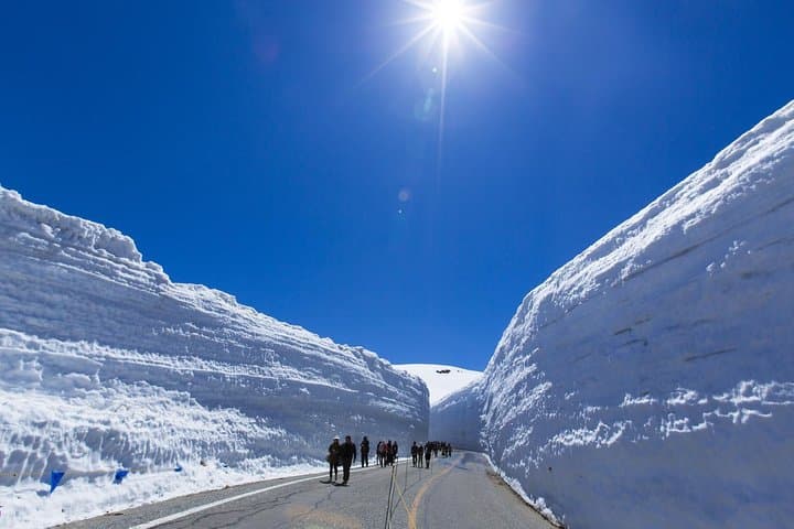 2 Day Tateyama Kurobe Alpine Route and Kamikochi from Osaka