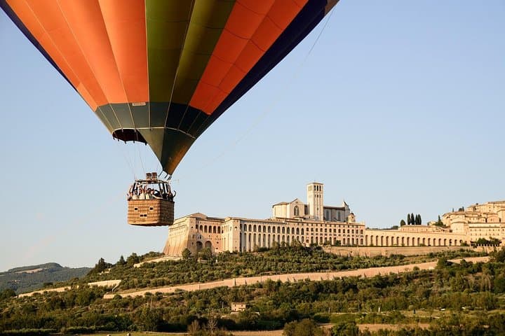 Hot Air Balloon Flight with Brunch + Assisi guided tour