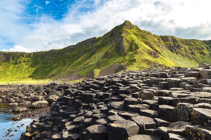 2-Day Northern Ireland Tour from Dublin Including Belfast and Giants Causeway