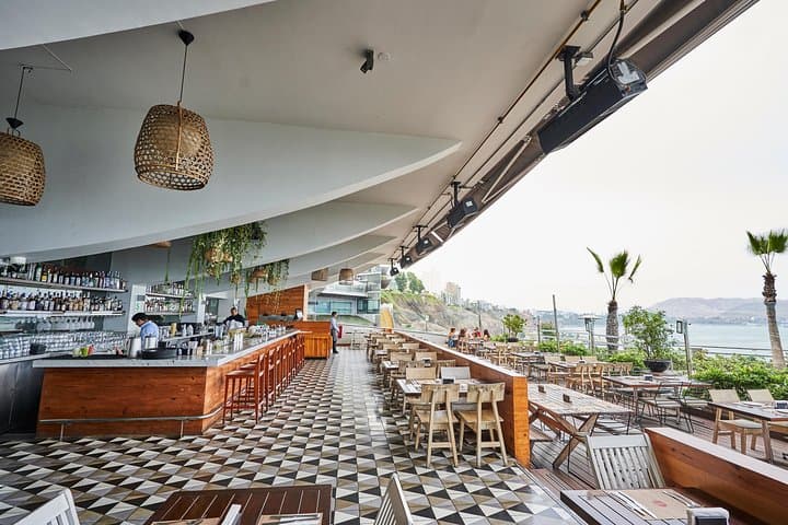 Lunch Menu at Mangos Larcomar restaurant