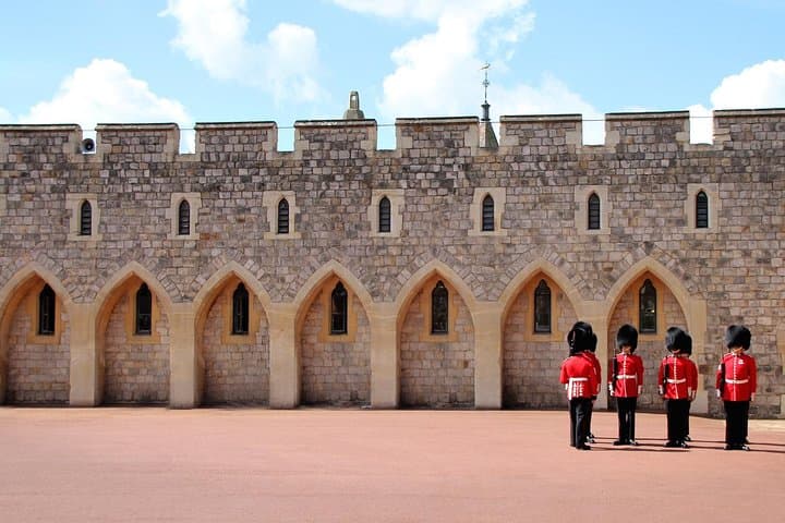 Windsor Castle Independent Visit With Private Driver Up To 3 People