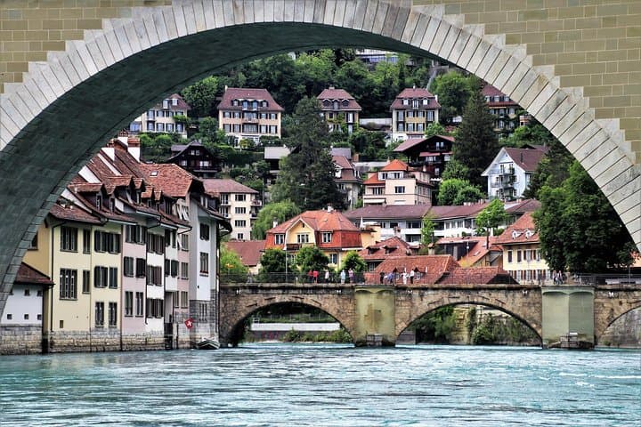 Discover Bern: Legends, Fountains & Medieval Stories