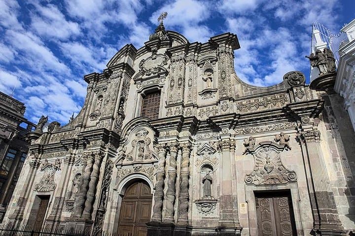 Discover Quito; Old town, Middle of the world + Cable car PRIVATE