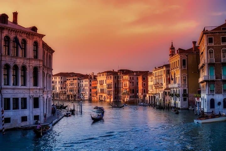 Private Transfer from Split to Venice with 2h of Sightseeing